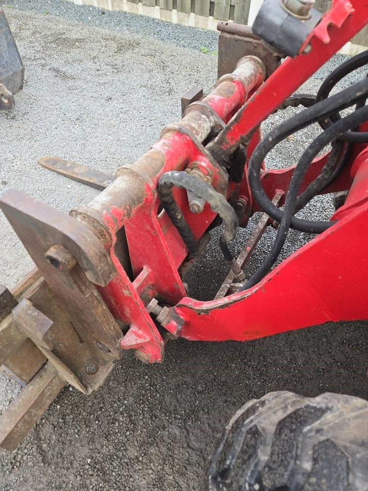 لودر مفصلي صغير Weidemann 1240: صور 9 لودر مفصلي صغير Weidemann 1240: صور 9