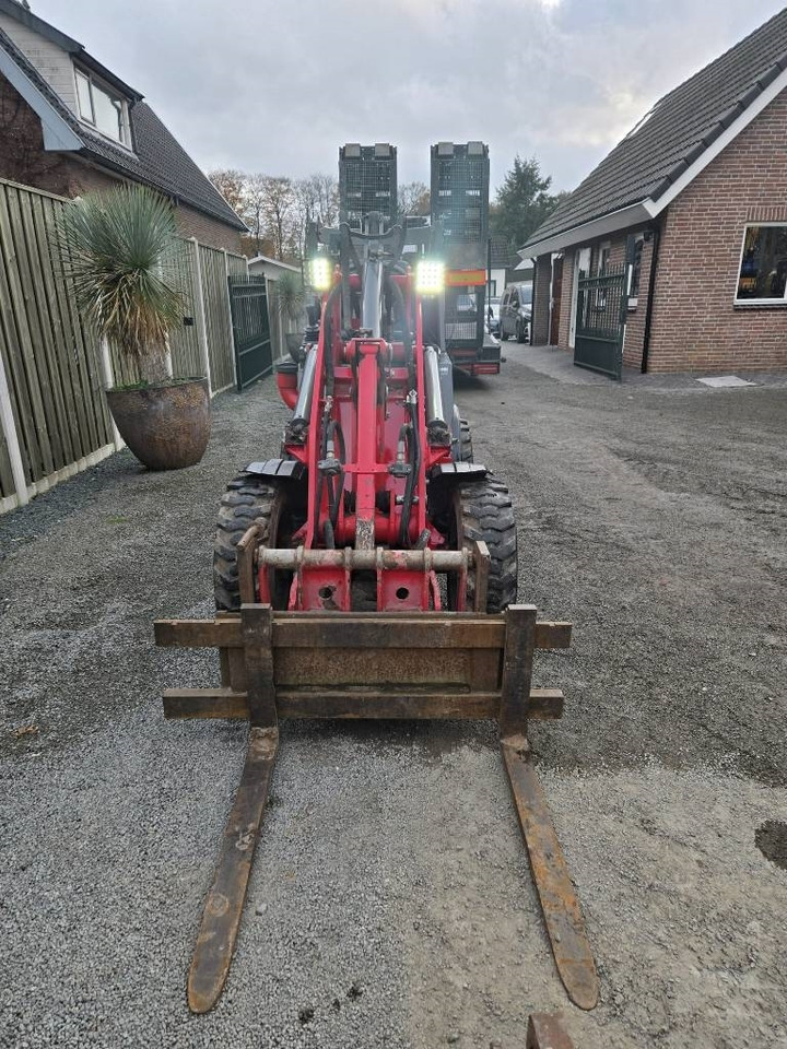 لودر مفصلي صغير Weidemann 1240: صور 7 لودر مفصلي صغير Weidemann 1240: صور 7