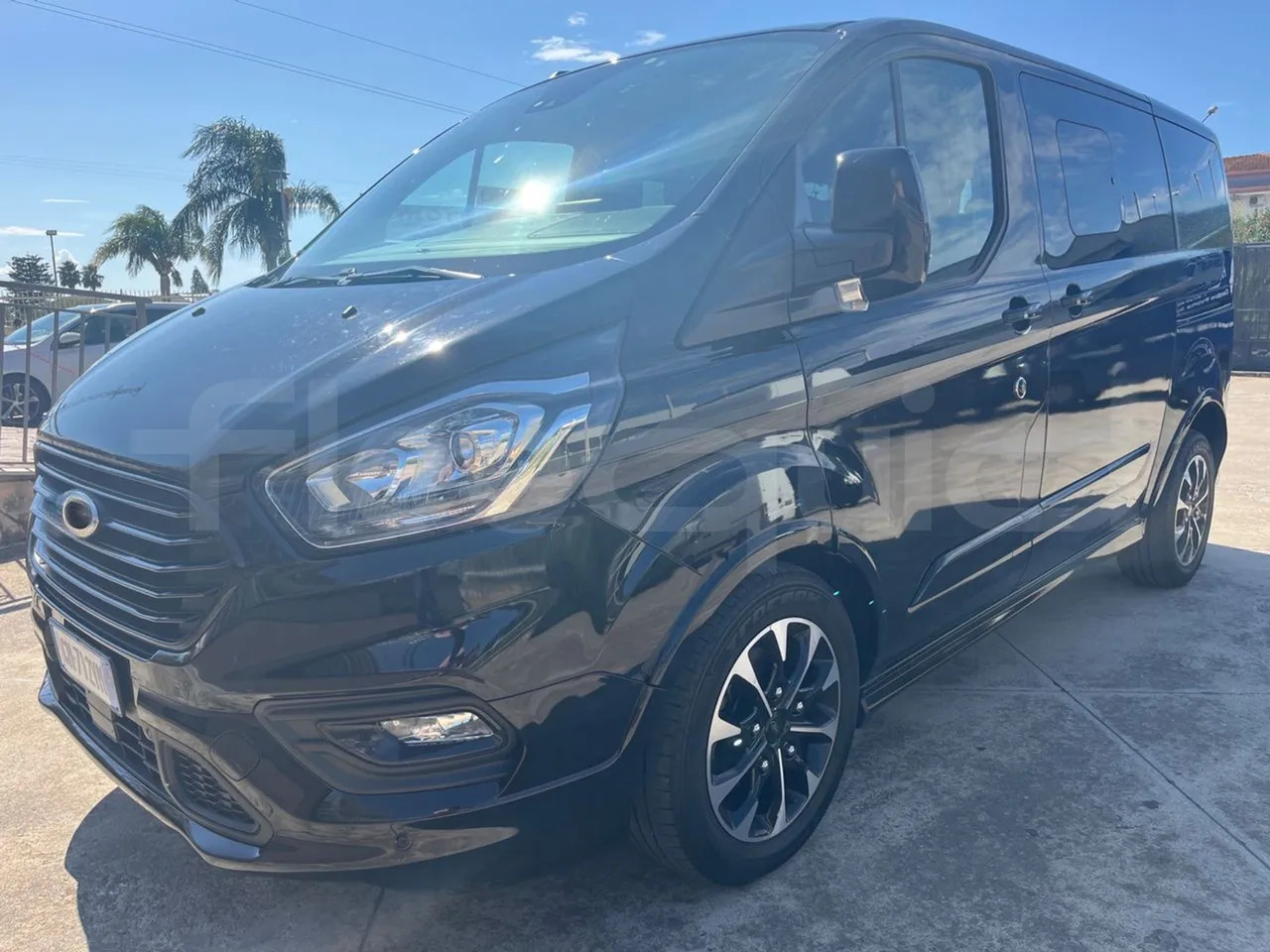 Ford Tourneo Custom - صغيرة, ميكروباص: صور 4 Ford Tourneo Custom - صغيرة, ميكروباص: صور 4