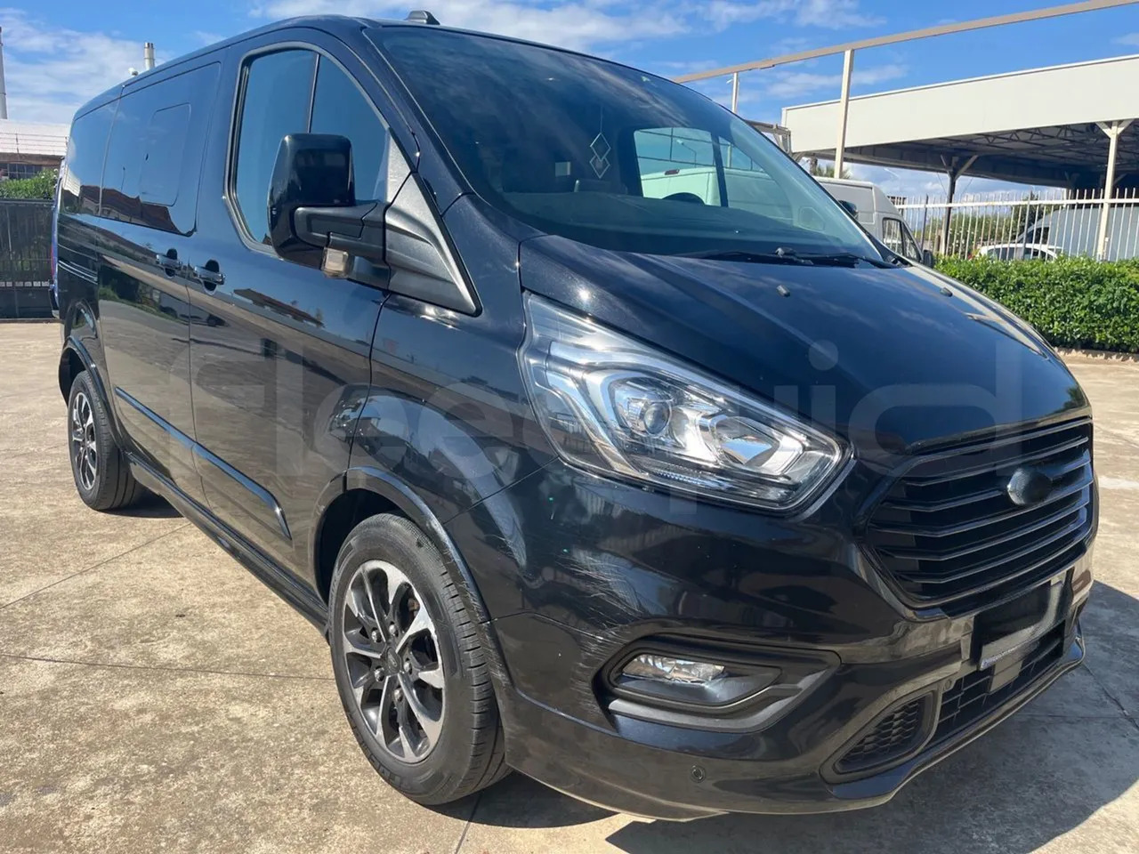 Ford Tourneo Custom - صغيرة, ميكروباص: صور 1 Ford Tourneo Custom - صغيرة, ميكروباص: صور 1