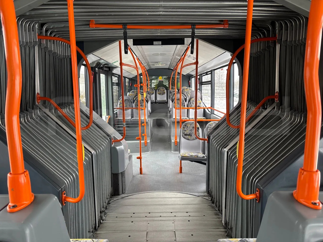 حافلة مفصلية Mercedes-Benz O 530: صور 29