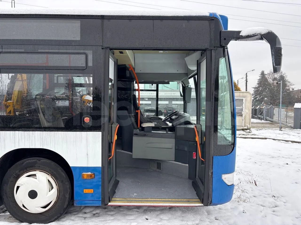 حافلة مفصلية Mercedes-Benz O 530: صور 13