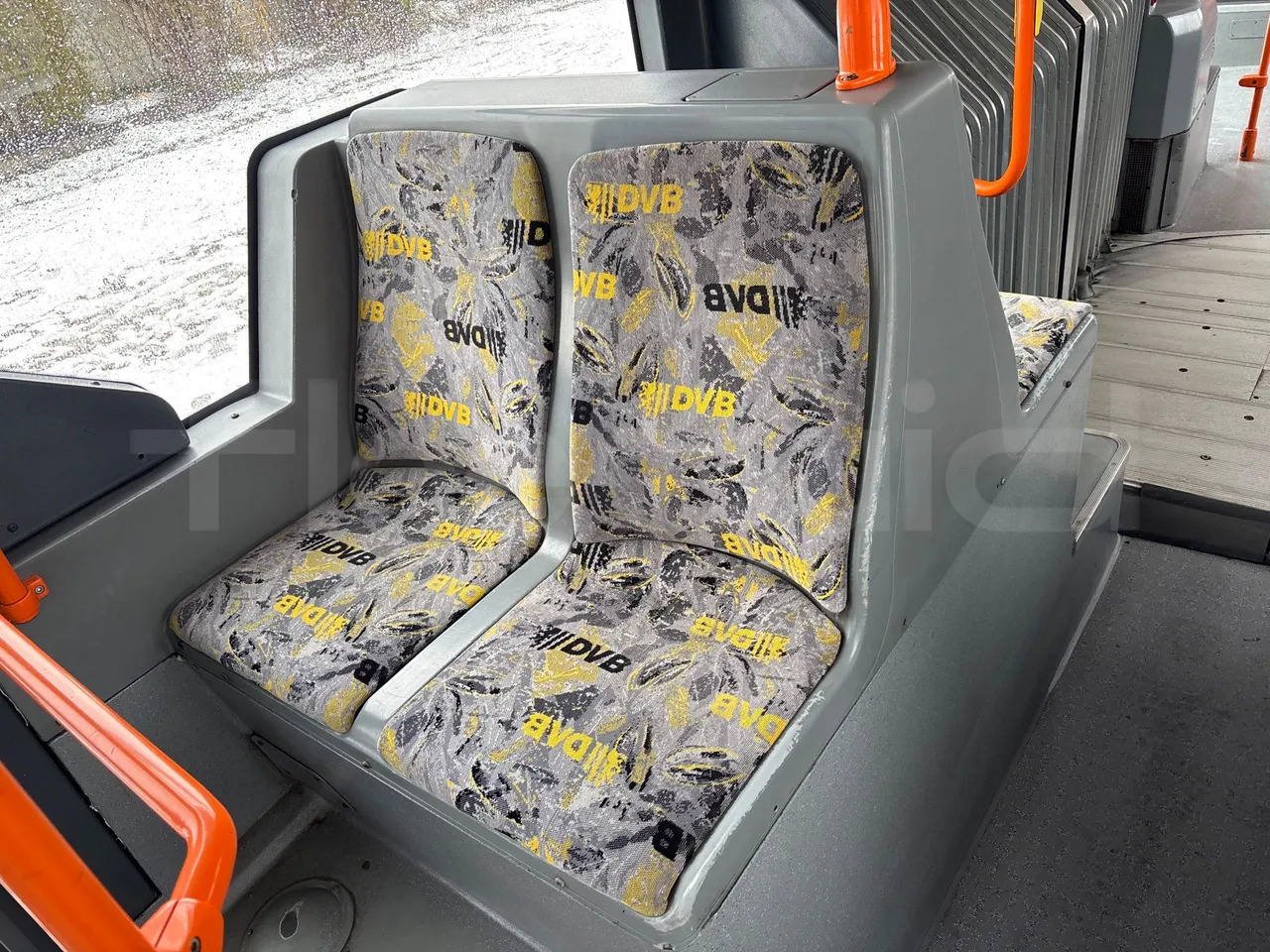 حافلة مفصلية Mercedes-Benz O 530: صور 33