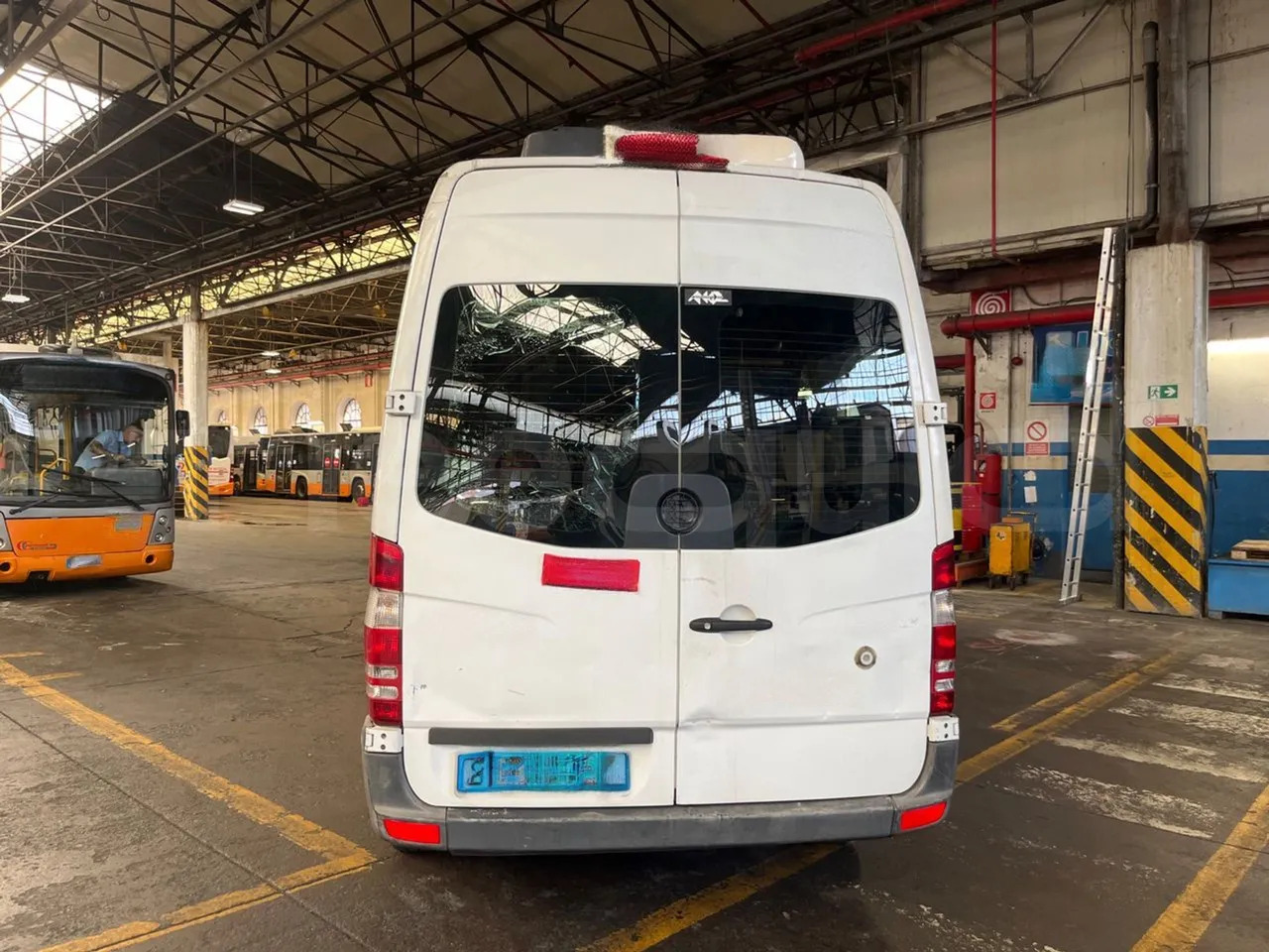 Mercedes-Benz Sprinter - صغيرة, ميكروباص: صور 5 Mercedes-Benz Sprinter - صغيرة, ميكروباص: صور 5
