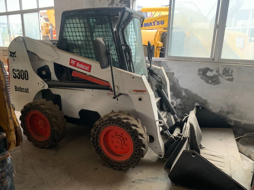 BOBCAT S 300 - شيول صغير: صور 1 BOBCAT S 300 - شيول صغير: صور 1