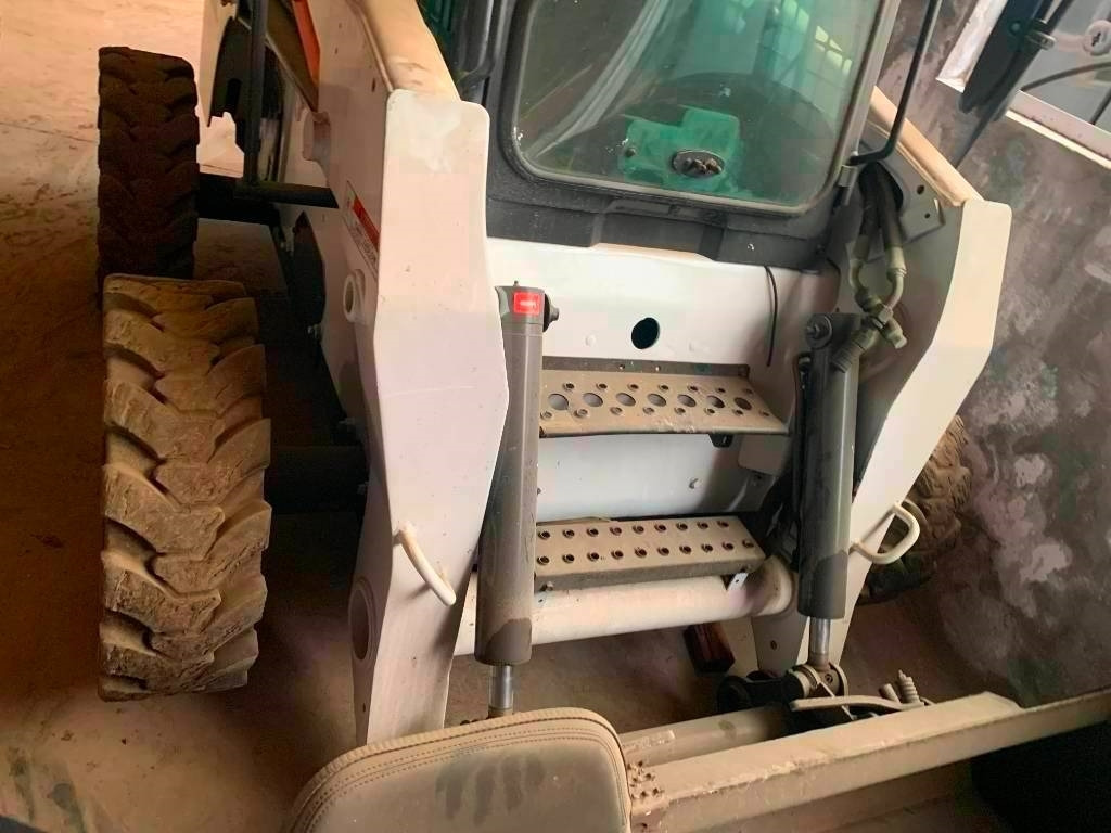 Bobcat S 300 - شيول صغير: صور 2 Bobcat S 300 - شيول صغير: صور 2