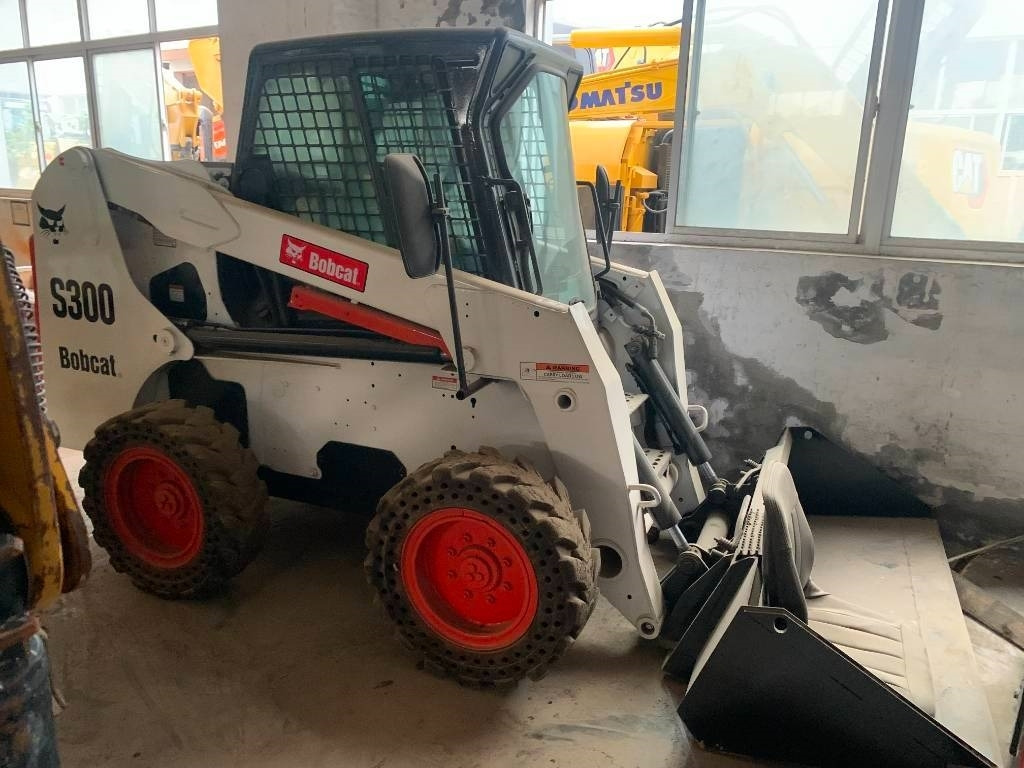 Bobcat S 300 - شيول صغير: صور 1 Bobcat S 300 - شيول صغير: صور 1