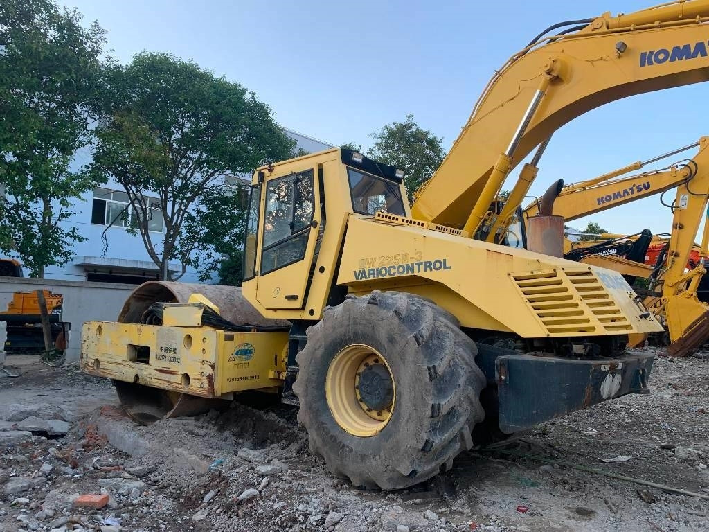 Bomag BW 225 D-3 - مدحلة الأسفلت: صور 1 Bomag BW 225 D-3 - مدحلة الأسفلت: صور 1