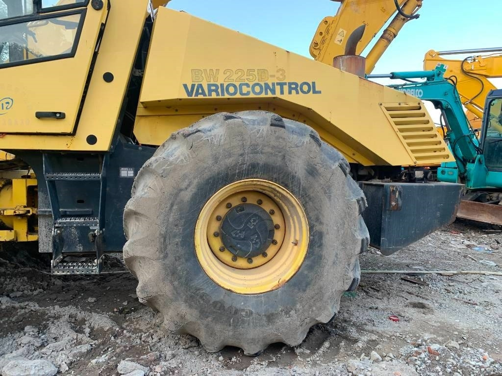 Bomag BW 225 D-3 - مدحلة الأسفلت: صور 4 Bomag BW 225 D-3 - مدحلة الأسفلت: صور 4