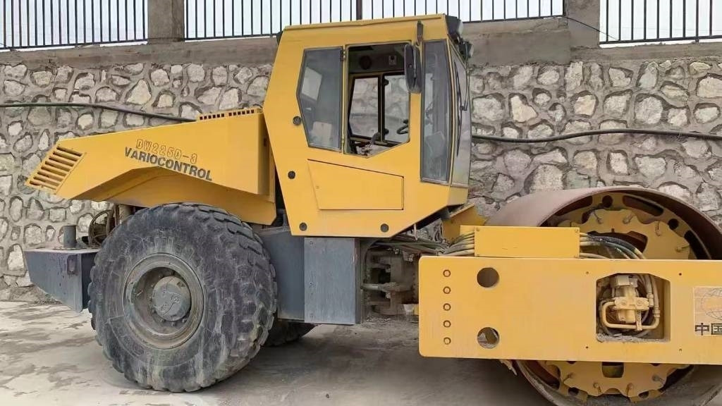 Bomag bw225d-3 - مدحلة الأسفلت: صور 1 Bomag bw225d-3 - مدحلة الأسفلت: صور 1