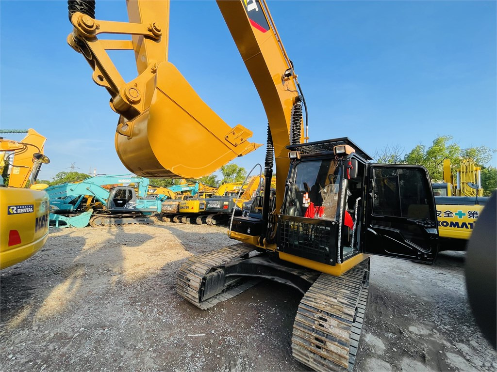 CAT 320D2 L - حفارة: صور 2 CAT 320D2 L - حفارة: صور 2