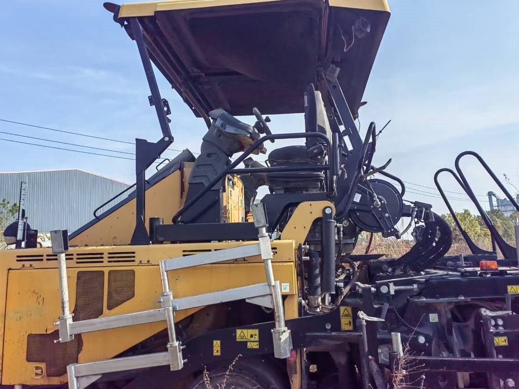 CAT AP655F - العامل بالقار: صور 1 CAT AP655F - العامل بالقار: صور 1