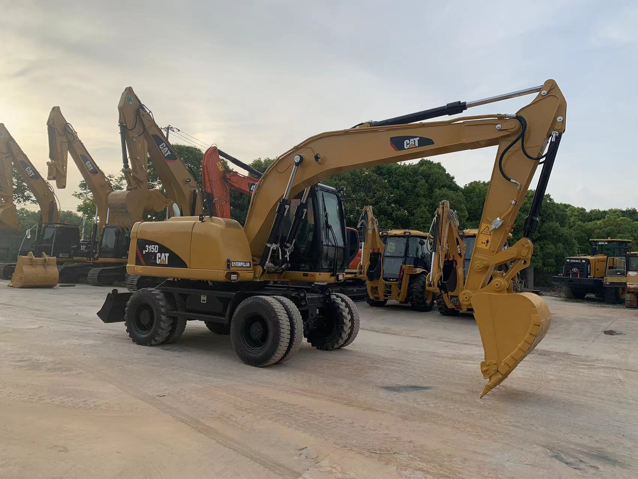 CATERPILLAR 315D - حفارة على عجلات: صور 3 CATERPILLAR 315D - حفارة على عجلات: صور 3