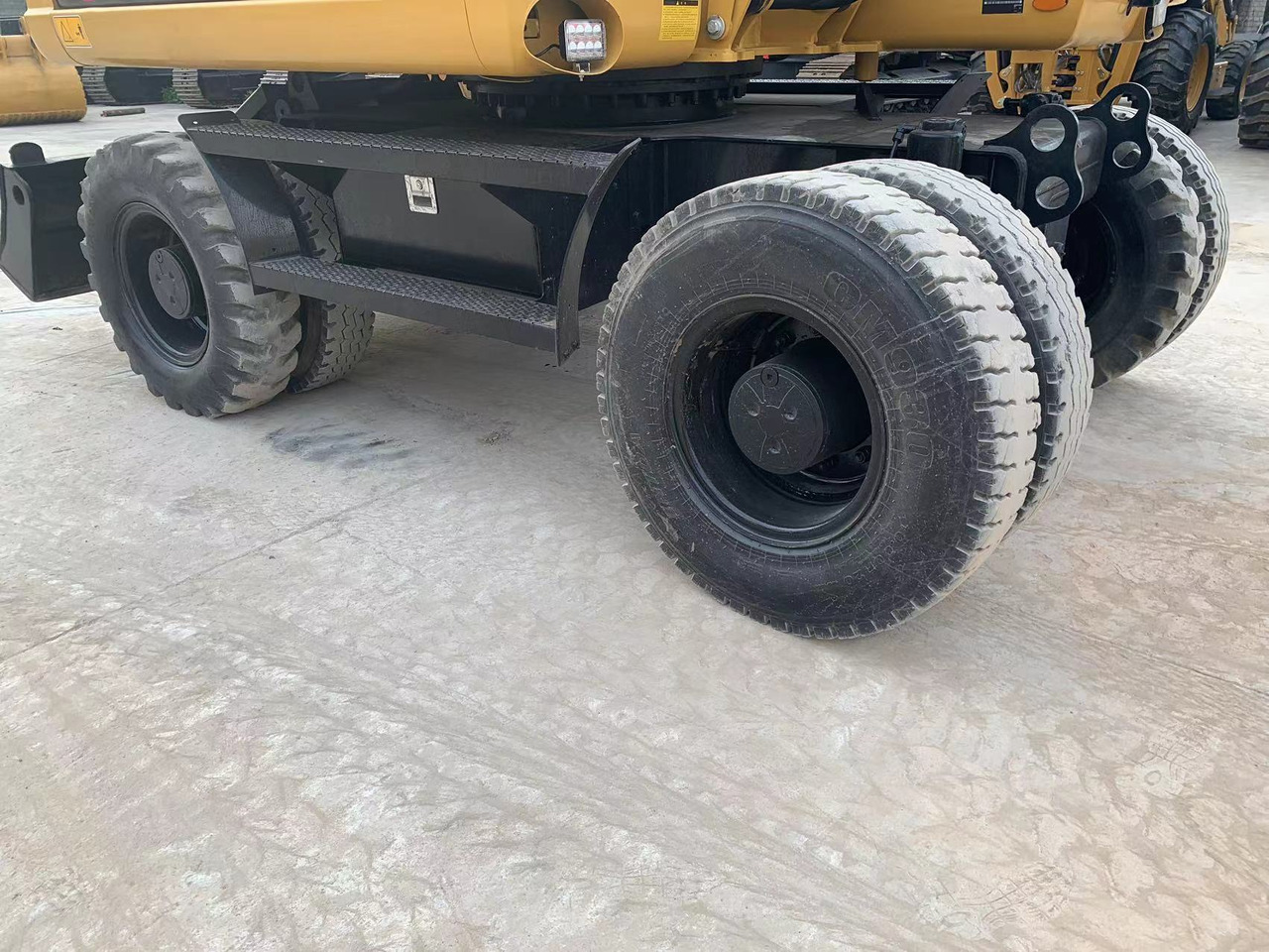 CATERPILLAR 315D - حفارة على عجلات: صور 5 CATERPILLAR 315D - حفارة على عجلات: صور 5