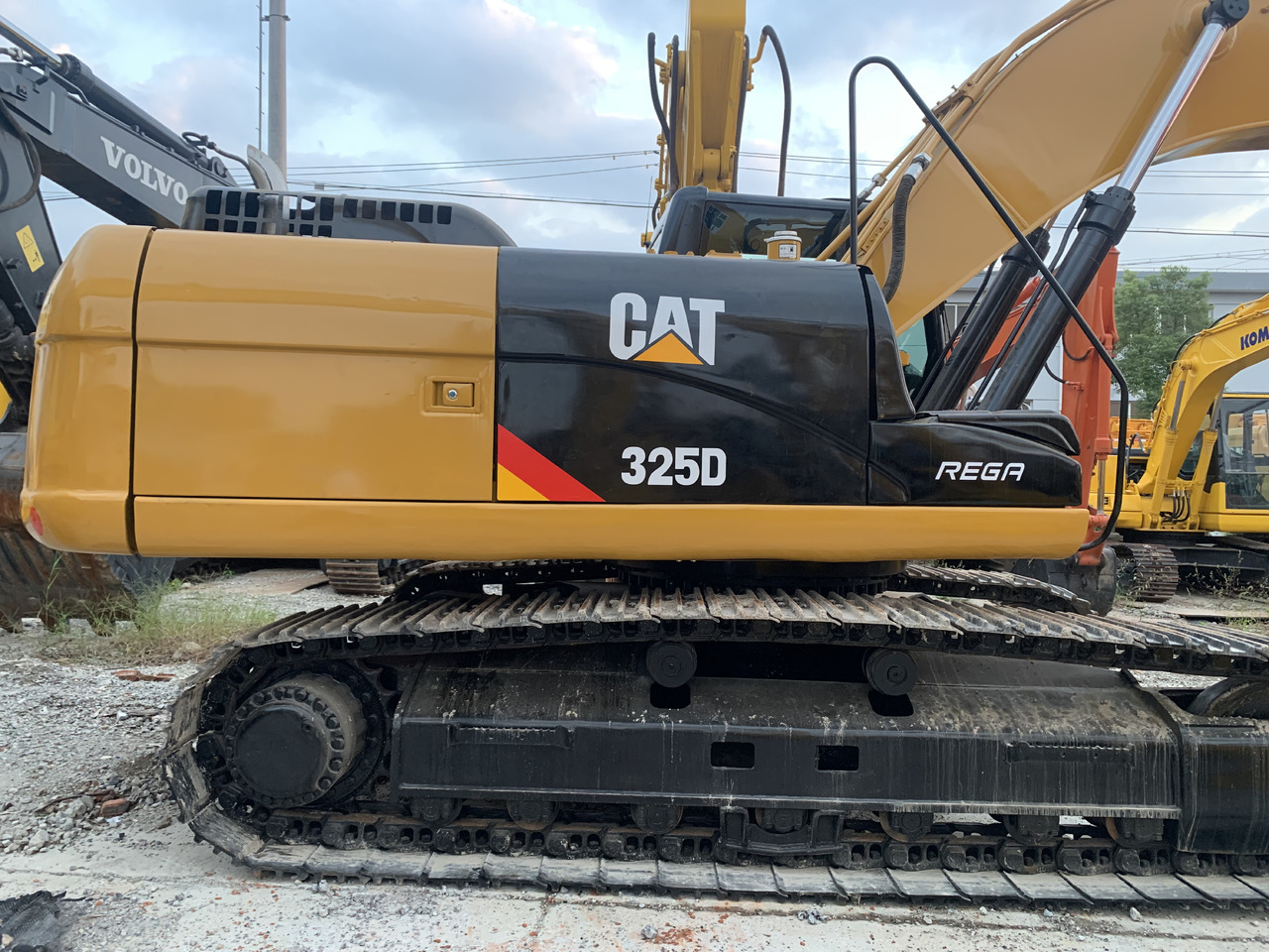 CATERPILLAR 325D - حفارات زحافة: صور 1 CATERPILLAR 325D - حفارات زحافة: صور 1