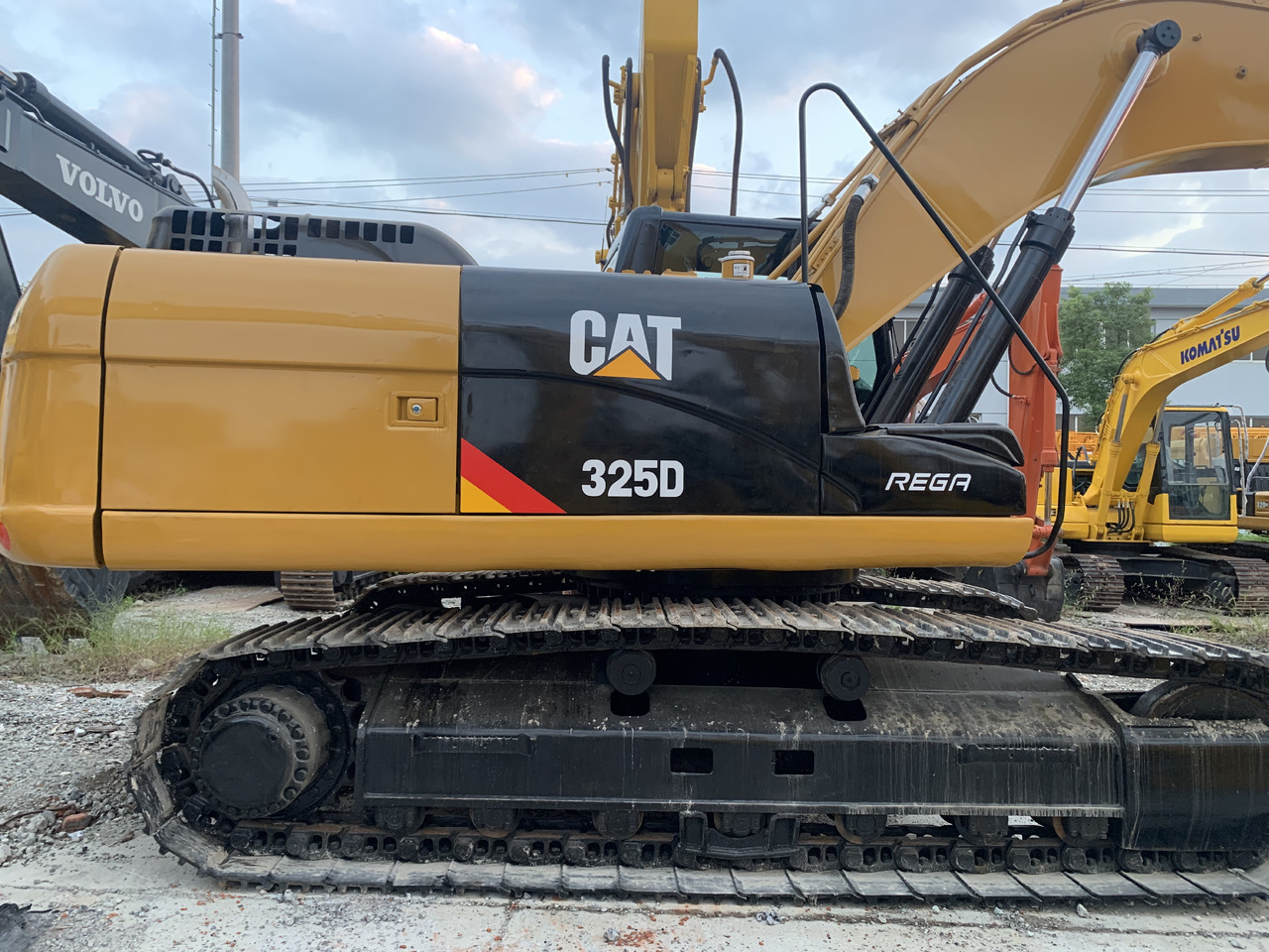 CATERPILLAR 325D - حفارات زحافة: صور 3 CATERPILLAR 325D - حفارات زحافة: صور 3