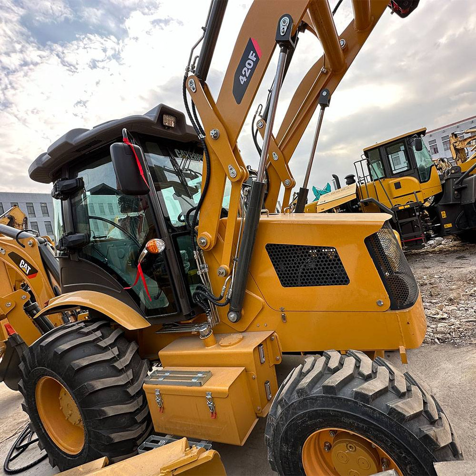 CATERPILLAR 420F - حفار متعدد الاستخدام: صور 3 CATERPILLAR 420F - حفار متعدد الاستخدام: صور 3