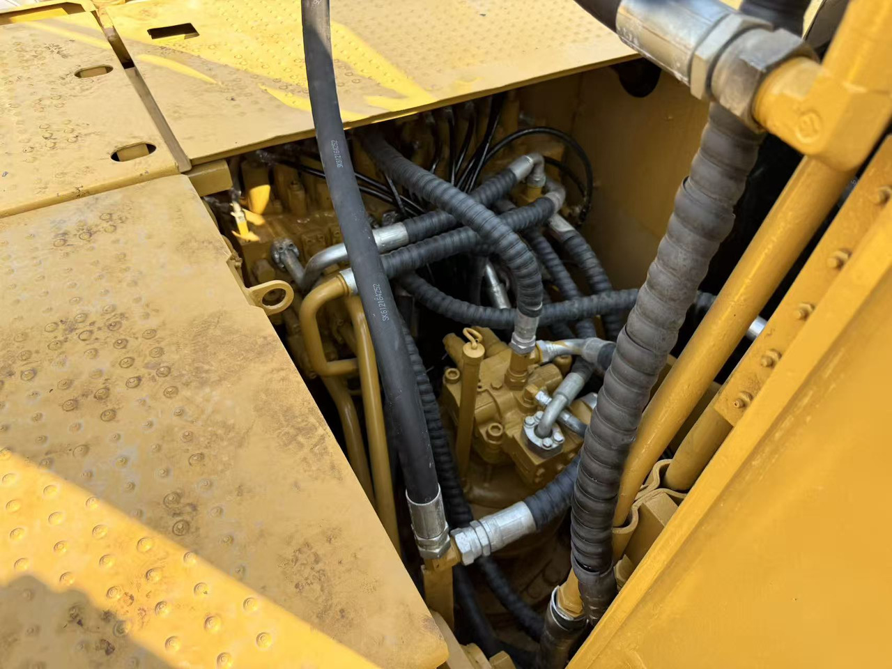 Caterpillar 323 - حفارة: صور 4 Caterpillar 323 - حفارة: صور 4