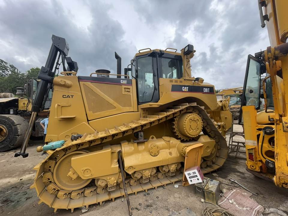 Caterpillar D8T - بلدوزر: صور 1 Caterpillar D8T - بلدوزر: صور 1