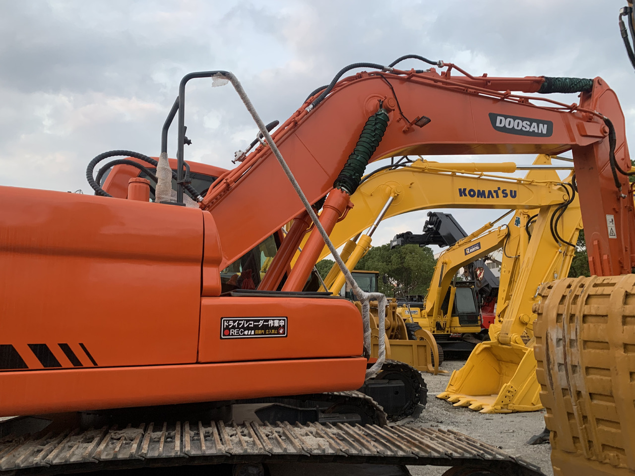 DOOSAN DX225LC - حفارة على عجلات: صور 2 DOOSAN DX225LC - حفارة على عجلات: صور 2