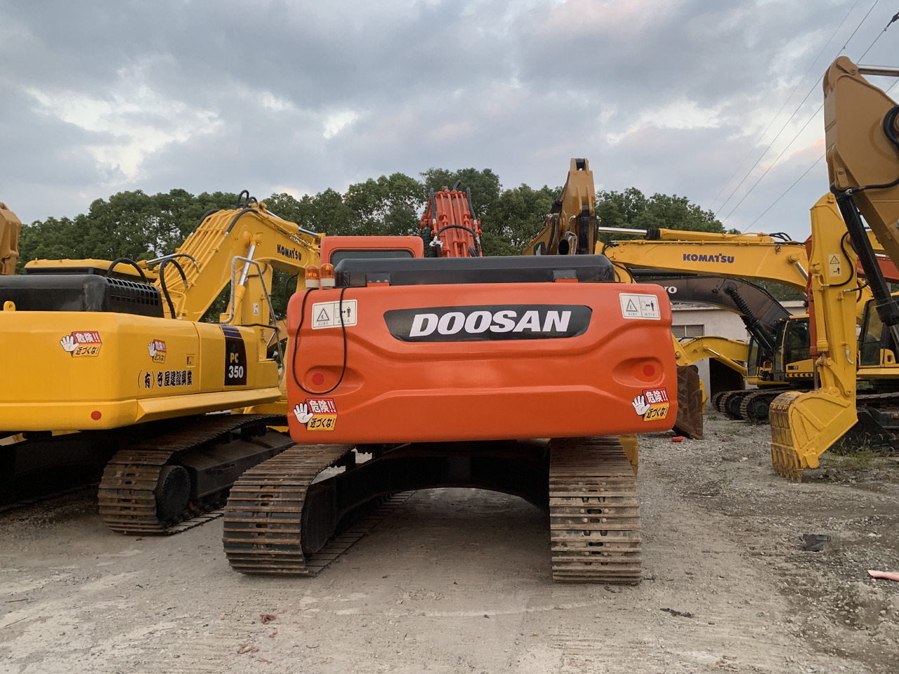 DOOSAN DX225LC - حفارة على عجلات: صور 1 DOOSAN DX225LC - حفارة على عجلات: صور 1