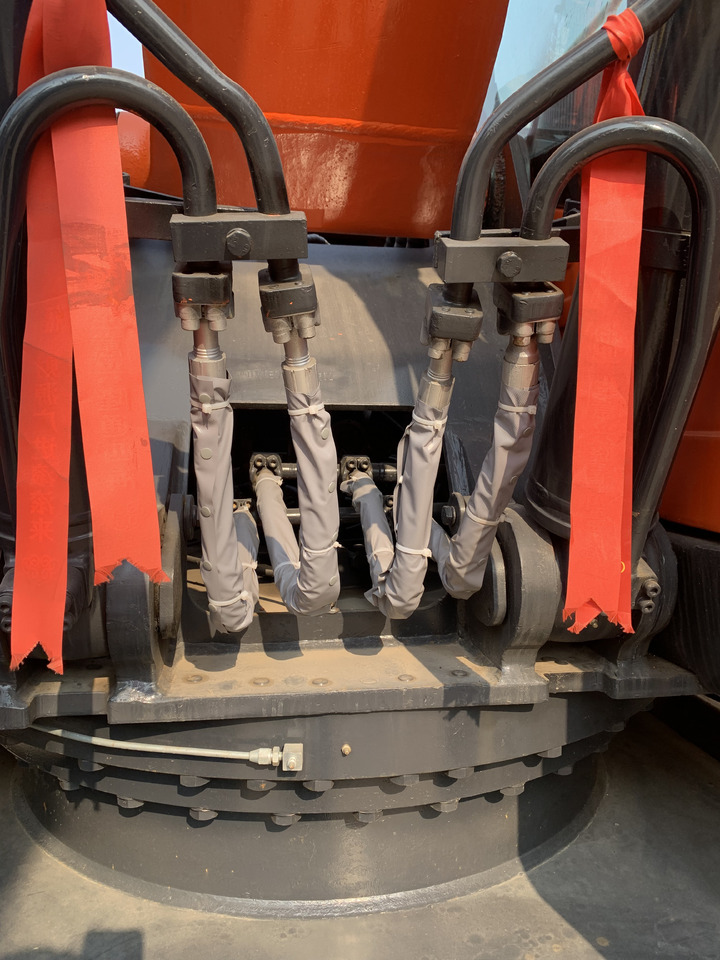 DOOSAN DX300LC-9C - حفارة على عجلات: صور 5 DOOSAN DX300LC-9C - حفارة على عجلات: صور 5