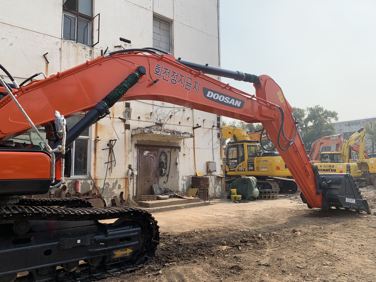 DOOSAN DX340LC - حفارة على عجلات: صور 2 DOOSAN DX340LC - حفارة على عجلات: صور 2