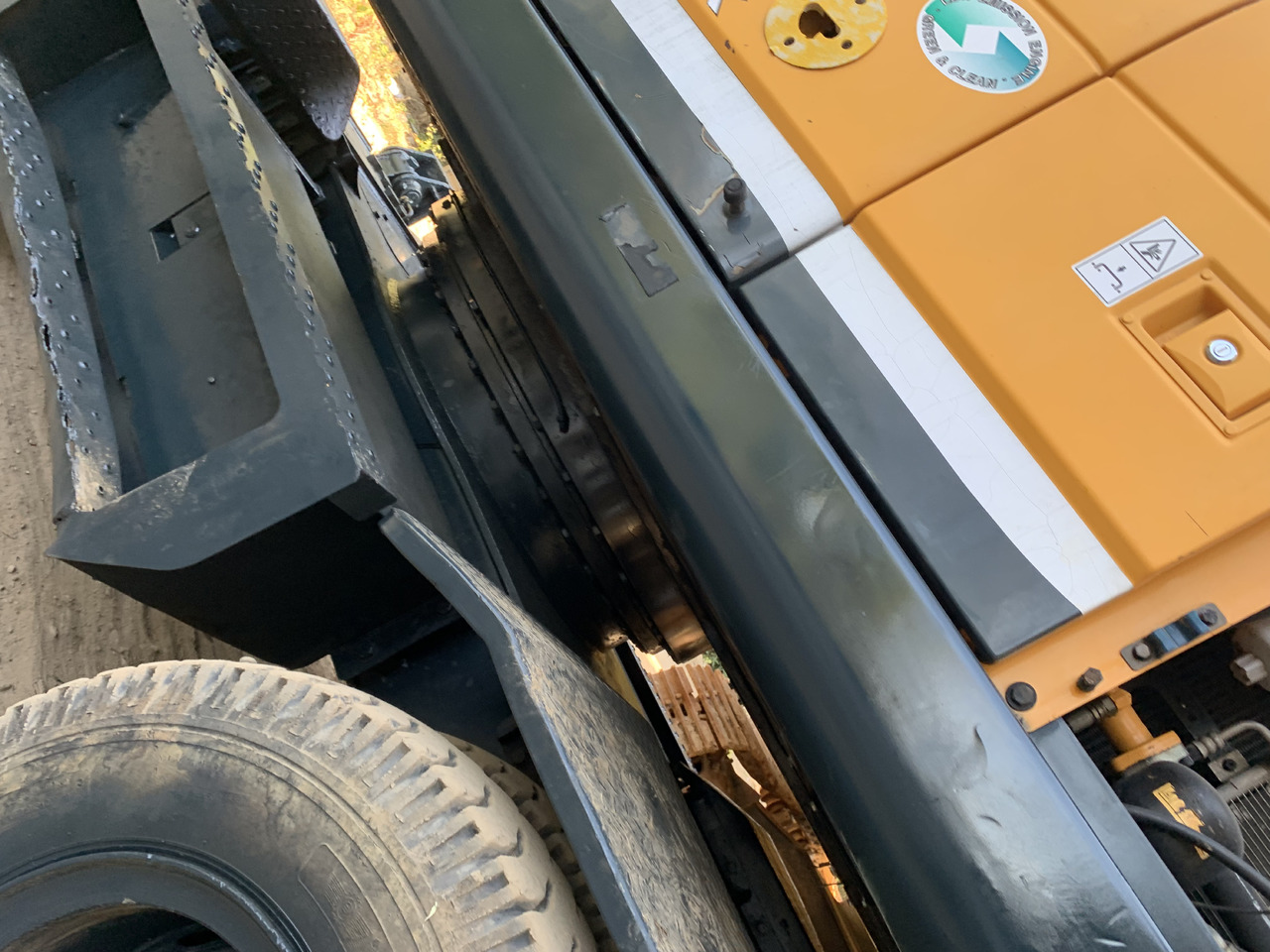 HYUNDAI R210W-9 - حفارة على عجلات: صور 4 HYUNDAI R210W-9 - حفارة على عجلات: صور 4