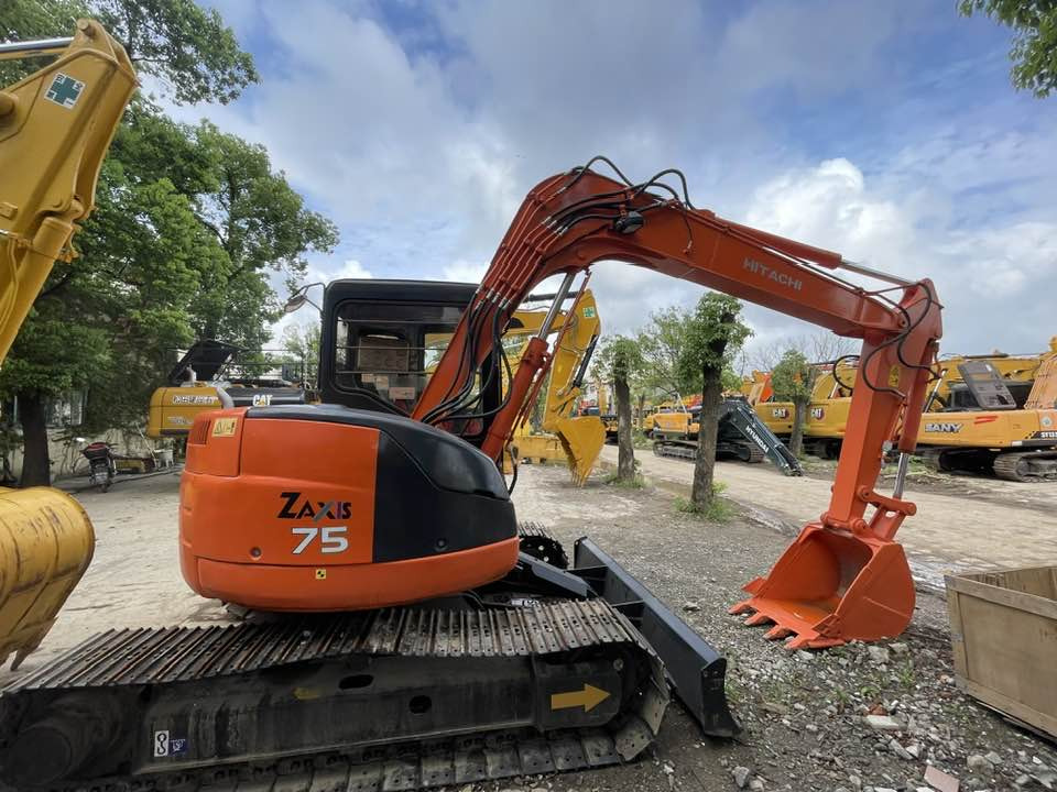 Hitachi ZAXIS 75 - حفارة مصغرة: صور 3 Hitachi ZAXIS 75 - حفارة مصغرة: صور 3