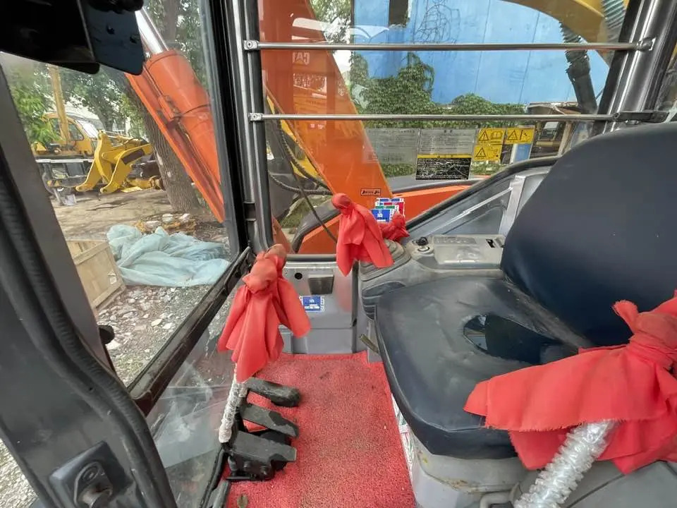 Hitachi ZX75US-7 - حفارة مصغرة: صور 4 Hitachi ZX75US-7 - حفارة مصغرة: صور 4