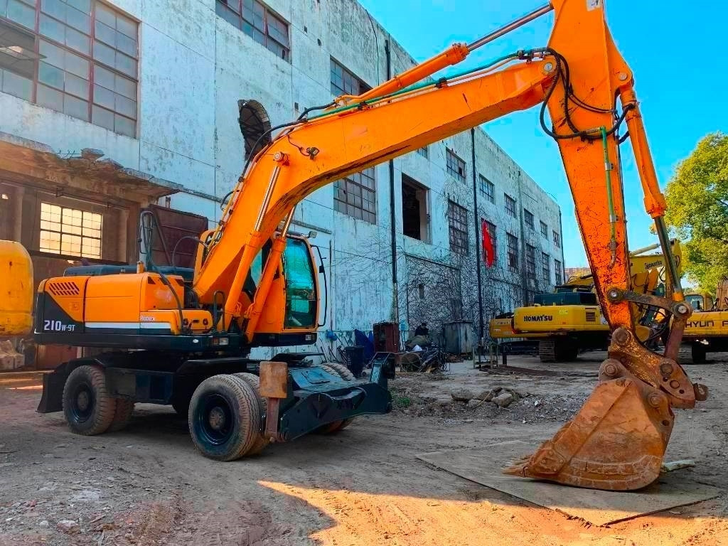Hyundai R210W-9T - حفارات زحافة: صور 1 Hyundai R210W-9T - حفارات زحافة: صور 1