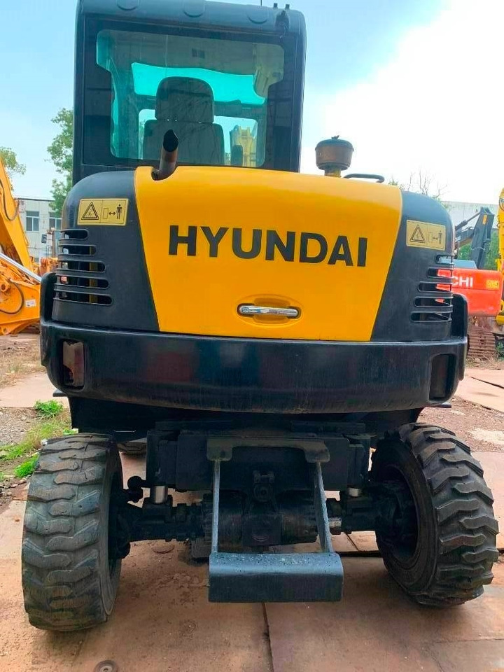 Hyundai Robex 60 W-7 - حفارة على عجلات: صور 5 Hyundai Robex 60 W-7 - حفارة على عجلات: صور 5