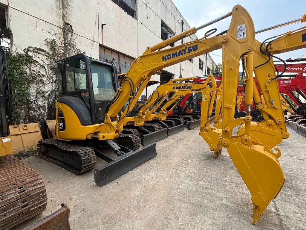 Komatsu PC35MR - حفارة مصغرة: صور 1 Komatsu PC35MR - حفارة مصغرة: صور 1