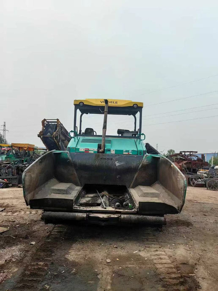 Vogele SUPER 1880-3L - العامل بالقار: صور 2 Vogele SUPER 1880-3L - العامل بالقار: صور 2