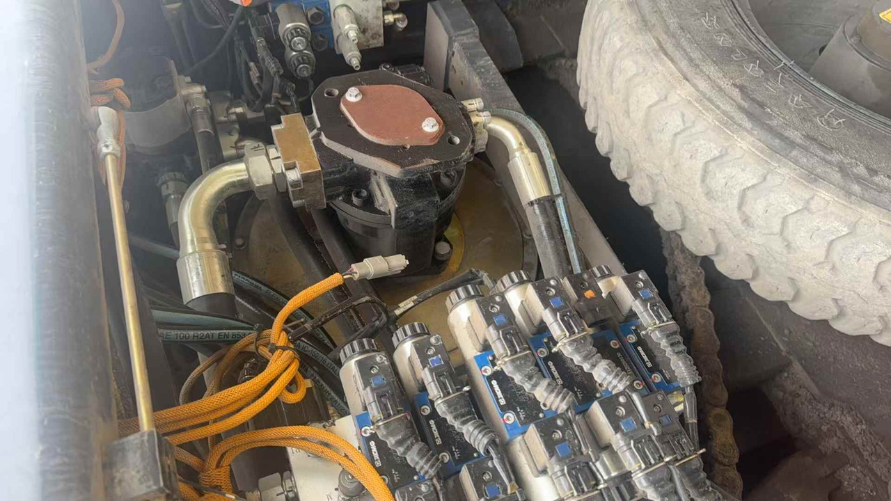 XCMG RP453L - العامل بالقار: صور 4 XCMG RP453L - العامل بالقار: صور 4