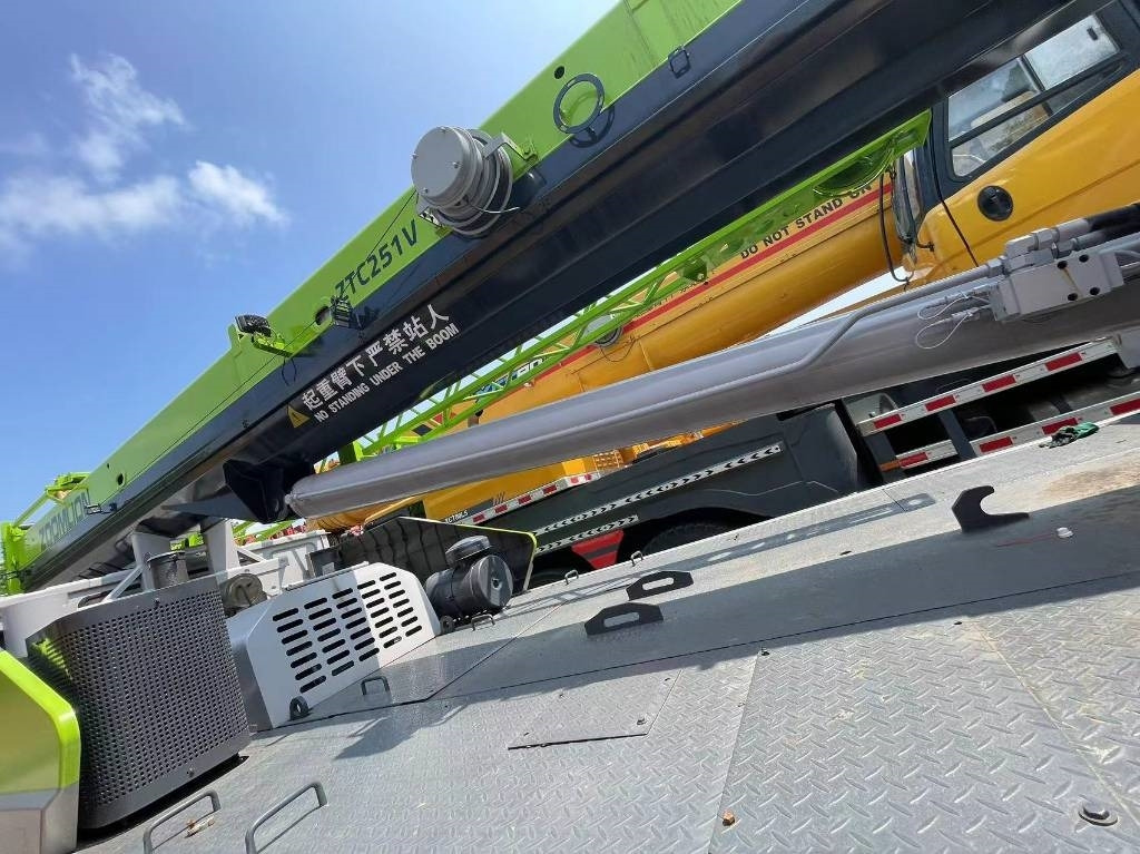ZOOMLION ZCT251V - رافعة لجميع التضاريس: صور 5 ZOOMLION ZCT251V - رافعة لجميع التضاريس: صور 5