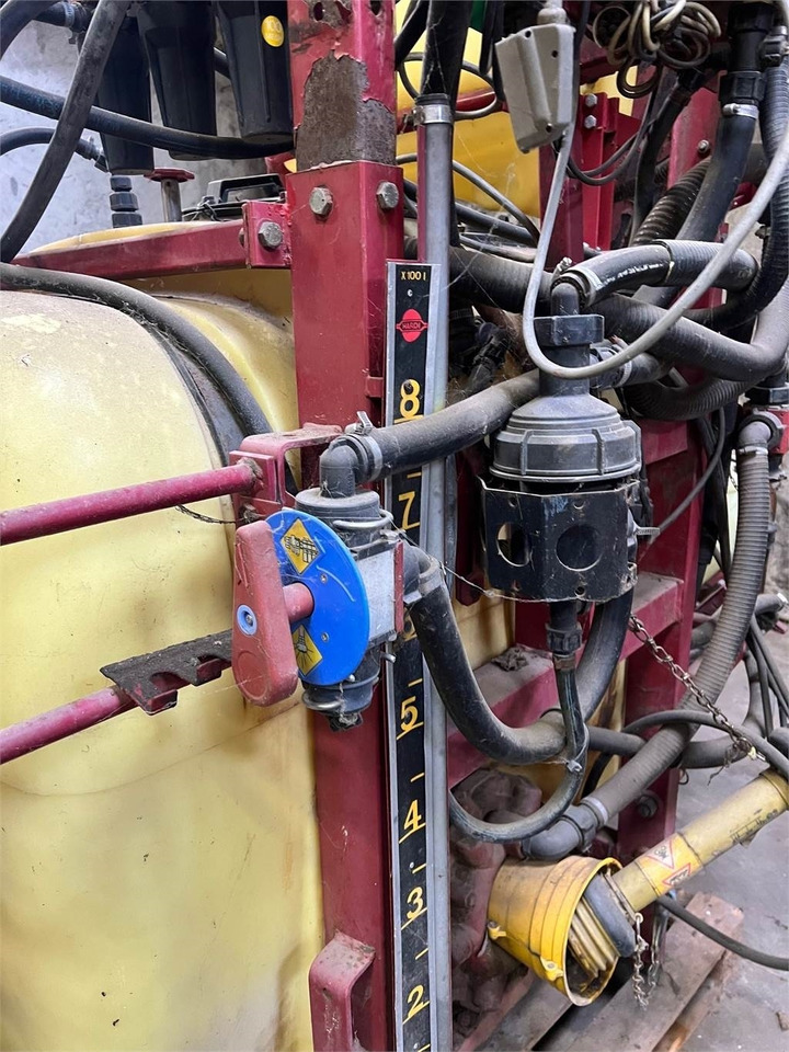 Hardi 800 L MED 12 BOM - آلة الرش المعلقة: صور 4 Hardi 800 L MED 12 BOM - آلة الرش المعلقة: صور 4