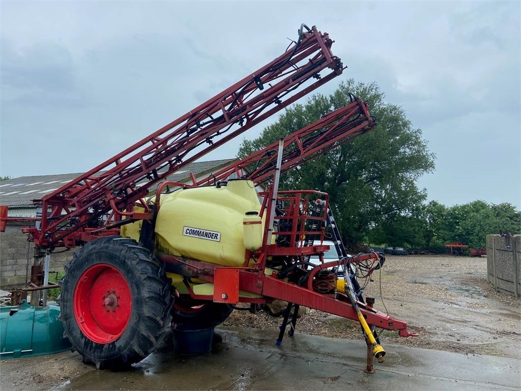 Hardi COMANDER 2800 L 24 M - آلة الرش المقطورة: صور 2 Hardi COMANDER 2800 L 24 M - آلة الرش المقطورة: صور 2