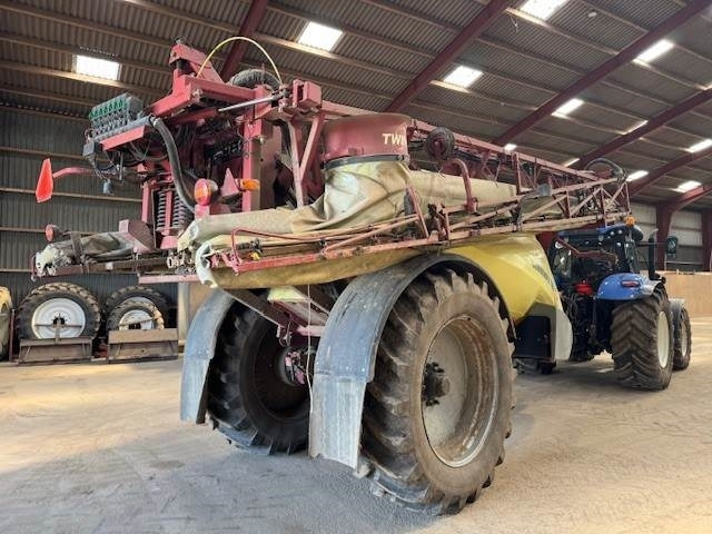 Hardi COMMANDER 7000I TWIN - آلة الرش المقطورة: صور 5 Hardi COMMANDER 7000I TWIN - آلة الرش المقطورة: صور 5