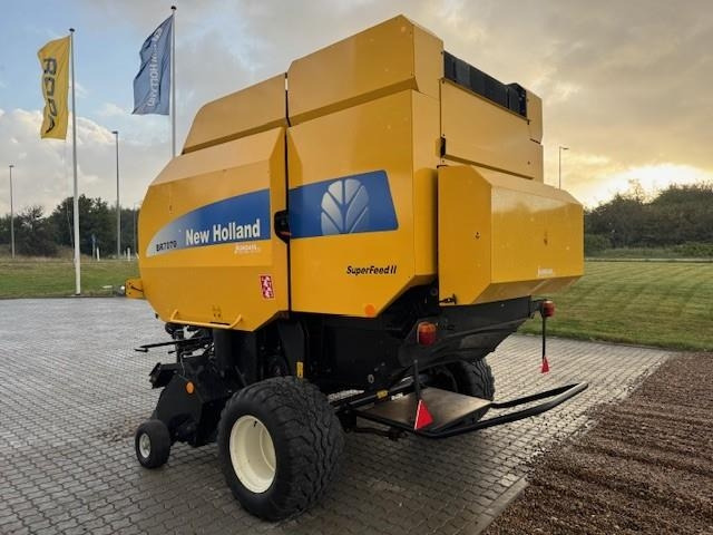 New Holland BR7070 - مكبس القش الدائري: صور 5 New Holland BR7070 - مكبس القش الدائري: صور 5