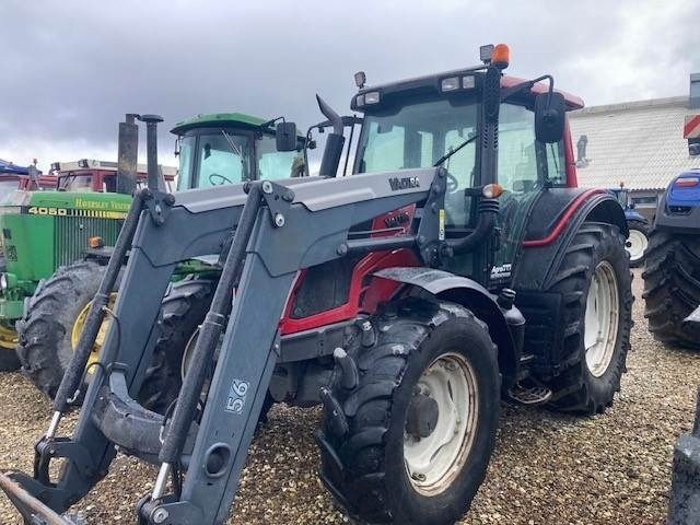 Valtra N123 MED FRONTLÆSSER - جرار: صور 1 Valtra N123 MED FRONTLÆSSER - جرار: صور 1