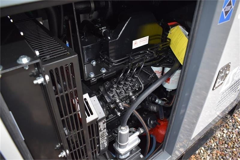 مجموعة المولدات Cummins 88 KvA: صور 9 مجموعة المولدات Cummins 88 KvA: صور 9