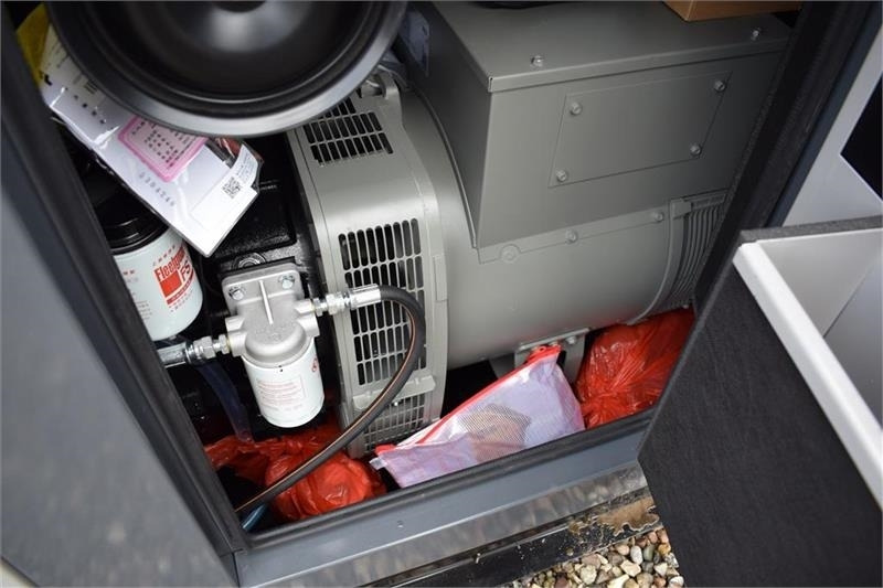 مجموعة المولدات Cummins 88 KvA: صور 8 مجموعة المولدات Cummins 88 KvA: صور 8