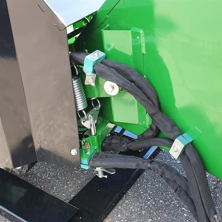 - - - FLISHUGGER TIL TRAKTOR KAPACITET OP TIL Ø250 - ماكينة تقطيع الأغصان: صور 4 - - - FLISHUGGER TIL TRAKTOR KAPACITET OP TIL Ø250 - ماكينة تقطيع الأغصان: صور 4