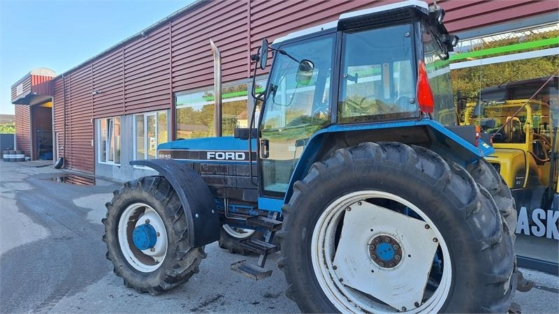 Ford 8240  - جرار: صور 2 Ford 8240  - جرار: صور 2