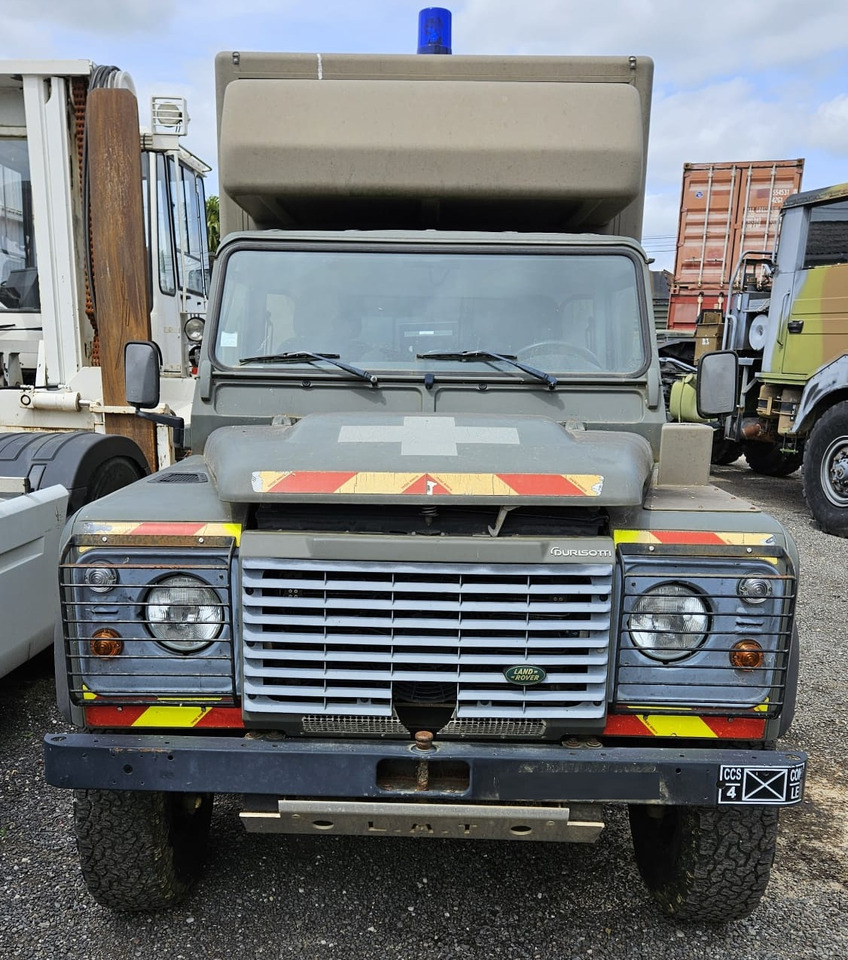 LAND ROVER Défender Ambulance - الشاحنات الصغيرة: صور 2 LAND ROVER Défender Ambulance - الشاحنات الصغيرة: صور 2
