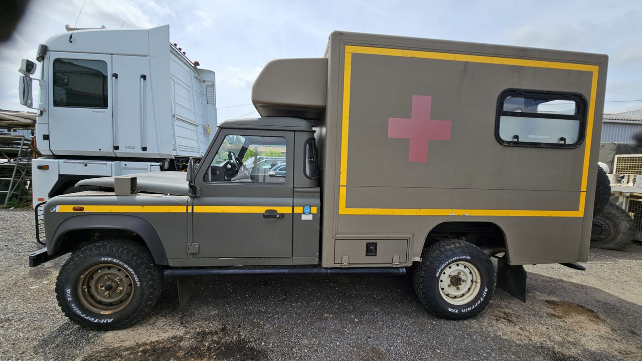 LAND ROVER Défender Ambulance - الشاحنات الصغيرة: صور 3 LAND ROVER Défender Ambulance - الشاحنات الصغيرة: صور 3