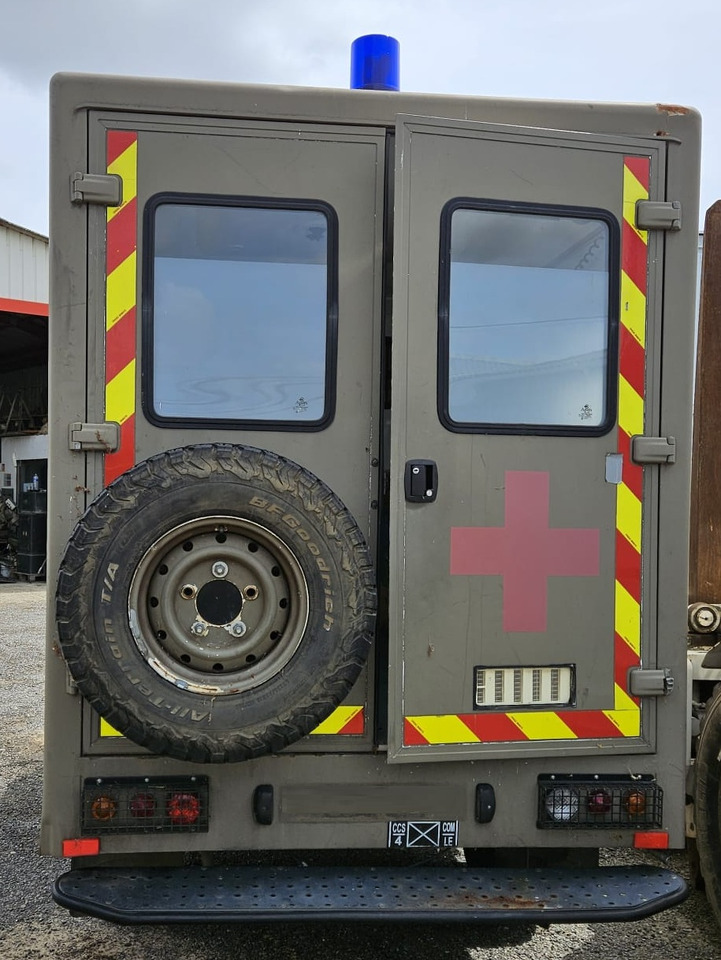 LAND ROVER Défender Ambulance - الشاحنات الصغيرة: صور 4 LAND ROVER Défender Ambulance - الشاحنات الصغيرة: صور 4