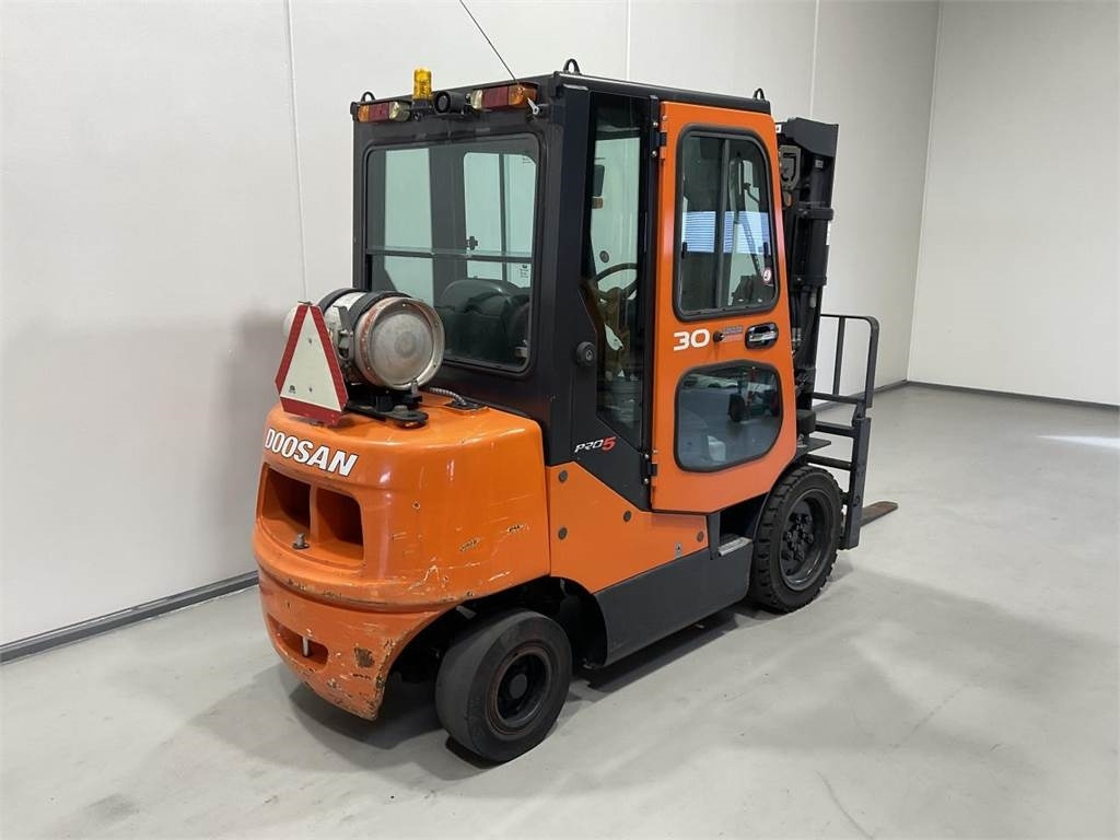 Doosan G30E-5 - رافعة شوكية تعمل بالغاز: صور 2 Doosan G30E-5 - رافعة شوكية تعمل بالغاز: صور 2