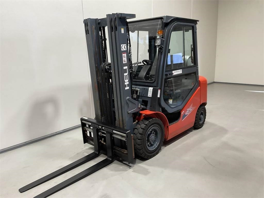 Heli CPYD25 - رافعة شوكية تعمل بالغاز: صور 4 Heli CPYD25 - رافعة شوكية تعمل بالغاز: صور 4